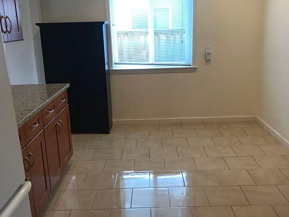 2nd image of 4556 Moorpark Ave