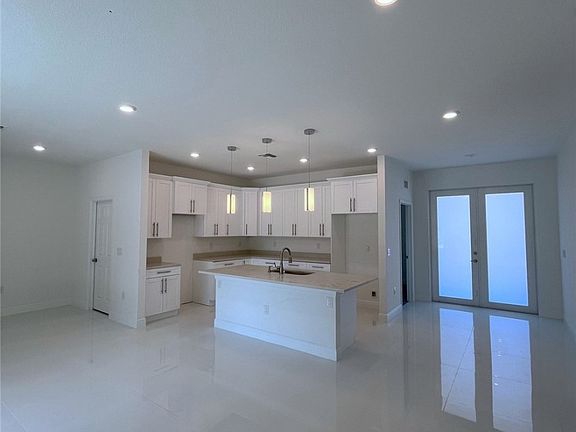 5th image of 1016 Wells Ave W