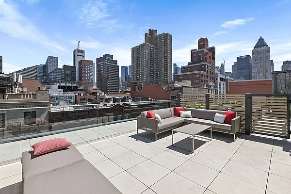 Sold by Compass | media 9