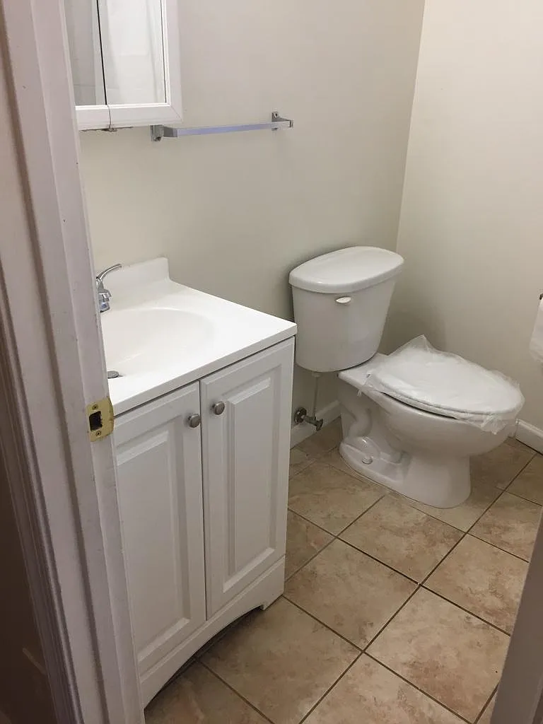 4 bed, 2.5 bath, 1800 sqft, $1,600 — Photo 3