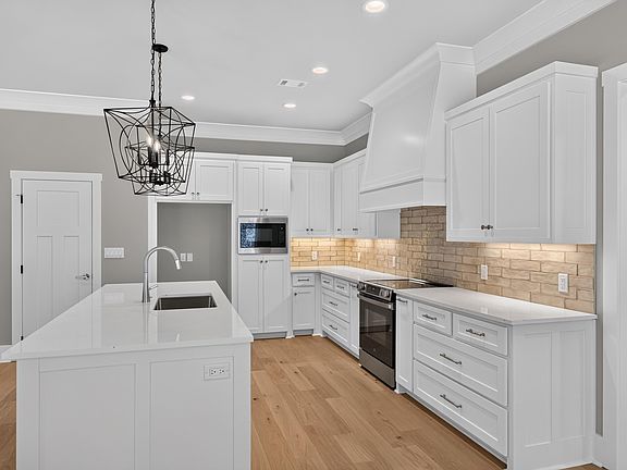 5th image of 24 Realeza Ct