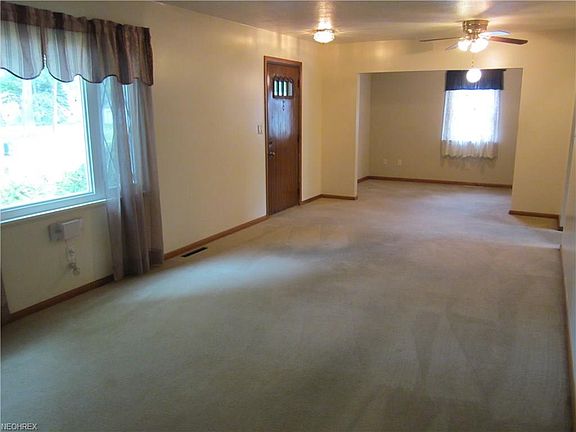 3rd image of 32885 Redwood Blvd