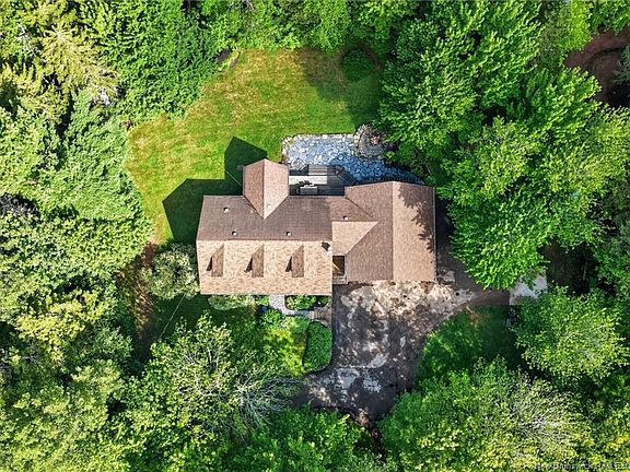 3rd image of 142 Niagara Rd