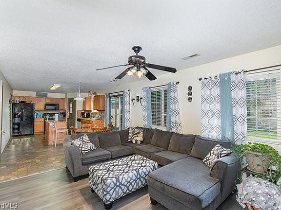 5th image of 702 Sunmeadow Dr