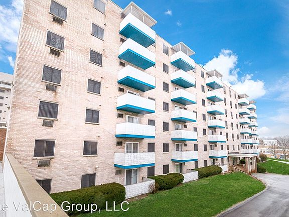 4th image of 5 Dorchester Dr Penthouse 8