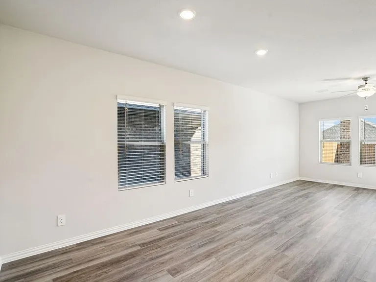 516 Ezra Ln — Photo 10