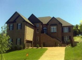 1044 Island Brook Dr, Hendersonville, TN 37075