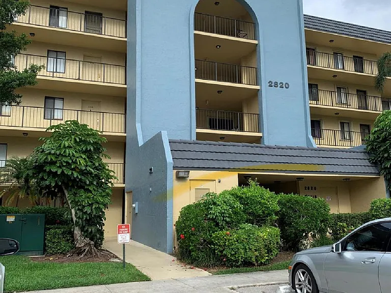 2820 Tennis Club Dr — Photo 1