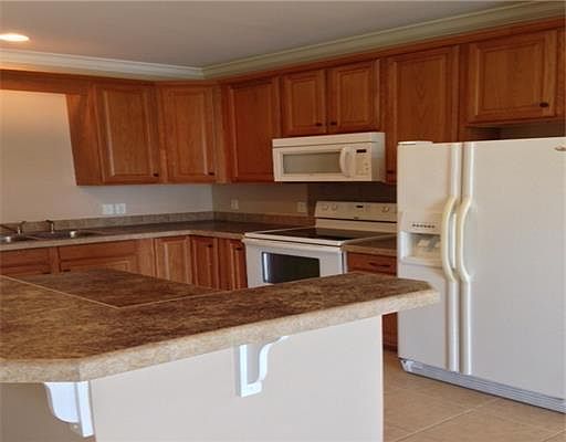 3rd image of 1515 E Beach Blvd