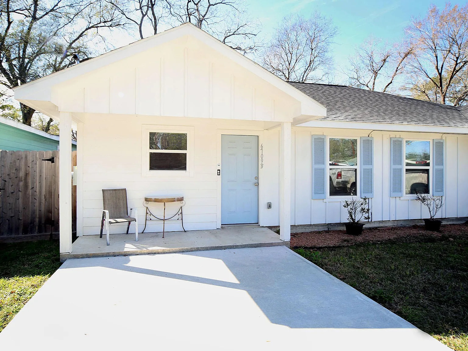 2 bed, 1.0 bath, 700 sqft, $1,200 — Photo 1