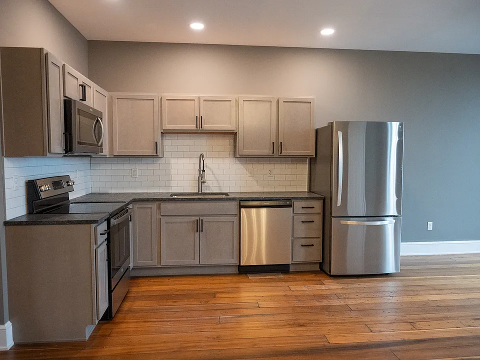 722 E Main St #4