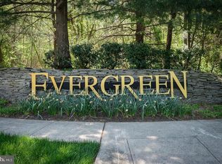 89 Meadowlark Dr, Hamilton, NJ 08690