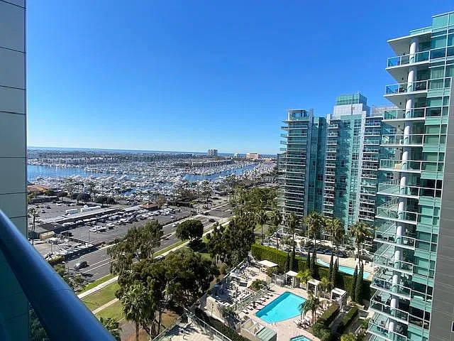 13600 Marina Pointe Dr — Photo 4