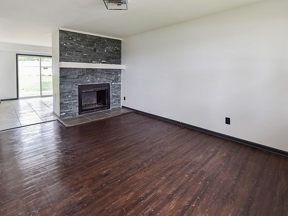 3rd image of 215 W McConnell St