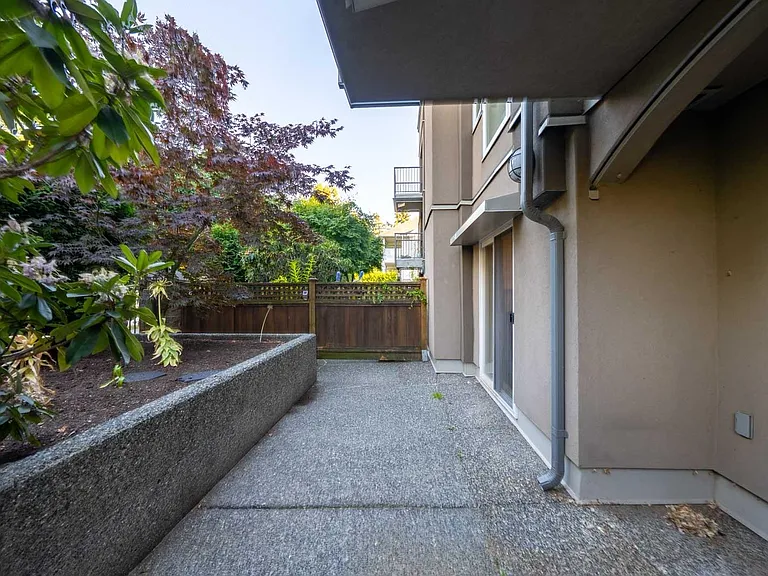1550 Marine Dr #103 — Photo 15