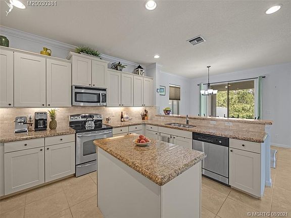 4th image of 2028 NW Windemere Dr