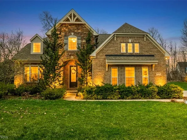 9403 Grace Dr, Twinsburg, OH 44087