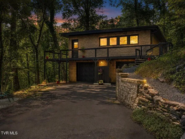 2 Wanee Ct, Johnson City, TN 37601