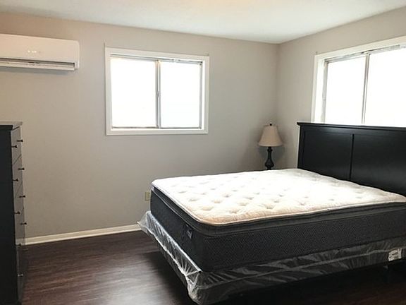 5th image of 210 Marion St APT 4