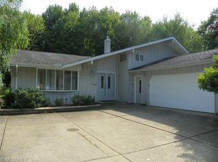 28043 Edgepark Dr, North Olmsted, OH 44070
