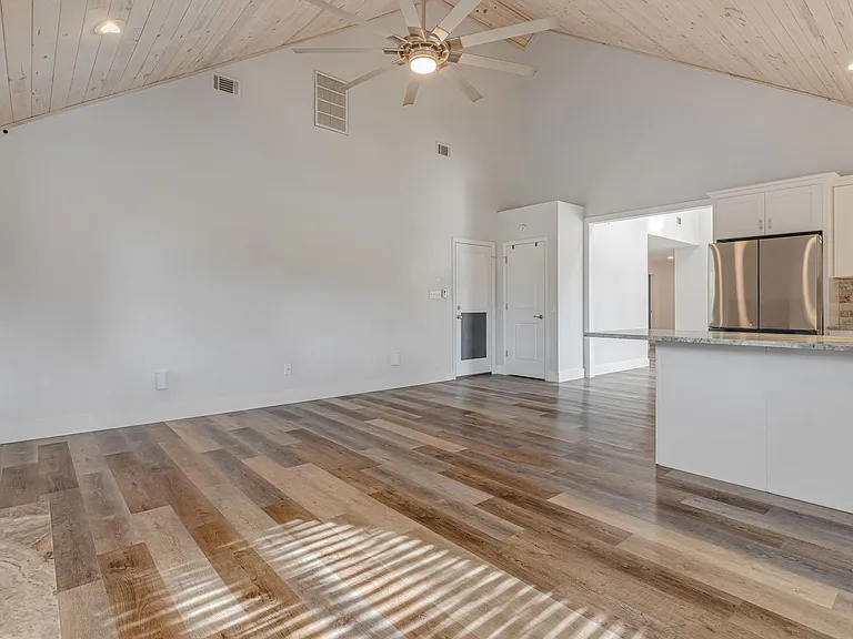 10008 Calle De Palencia — Photo 19