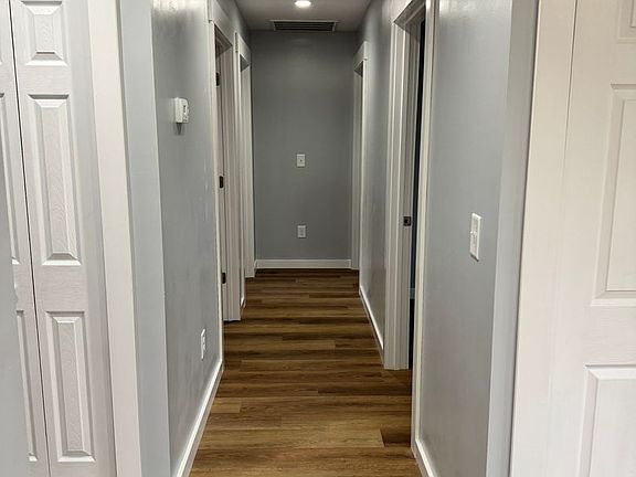 5th image of 913 E Myrtle Ave #2