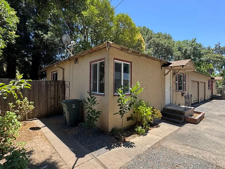 End unit duplex with fenced private yard.