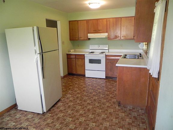 4th image of 476 Tyrone Avery Rd