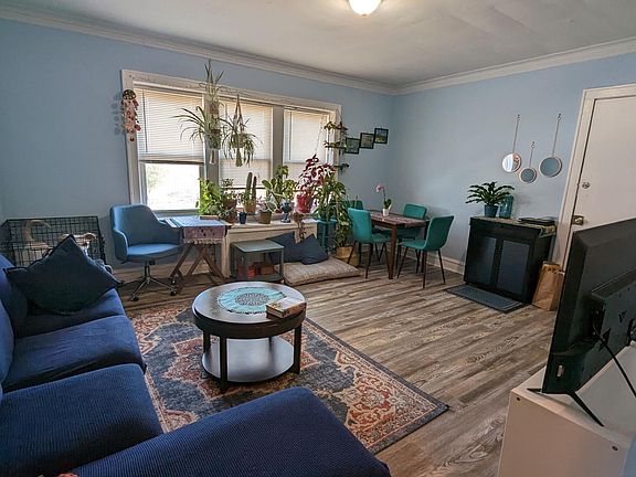 3rd image of 7418 N Rogers Ave #3N