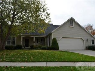 17902 Wildwood Springs Pkwy, Spring Lake, MI 49456