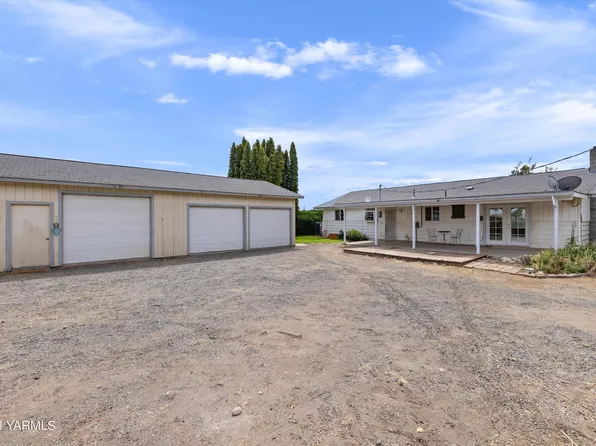 2901 Jones Rd, Wapato, WA 98951