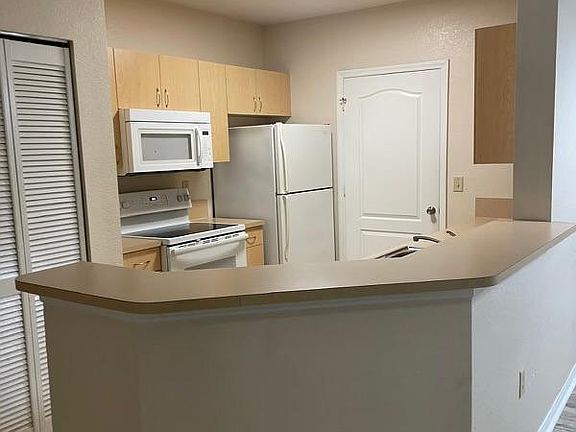 4th image of 110 SW Peacock Blvd APT 205