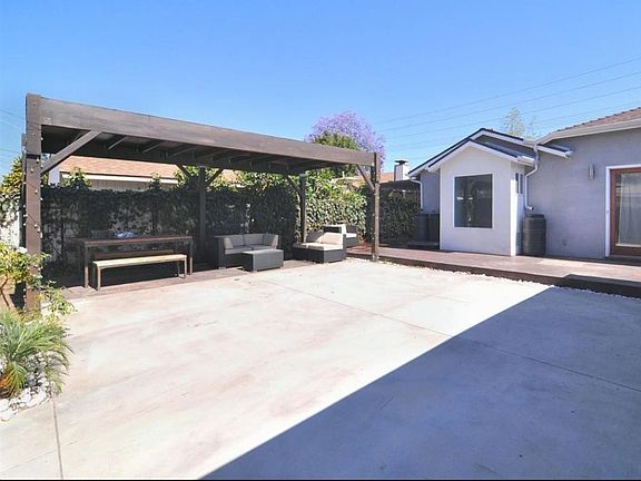 3rd image of 16043 San Fernando Mission Blvd