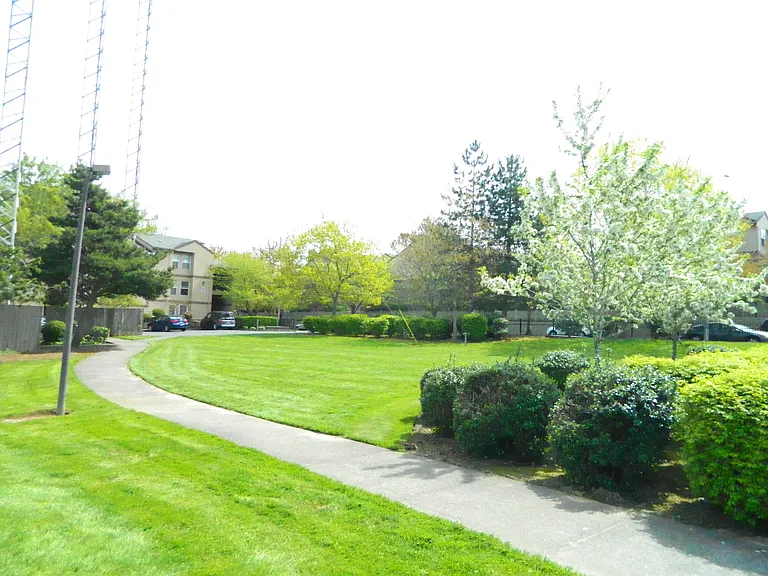 Springwater Trail Apartments — Photo 27