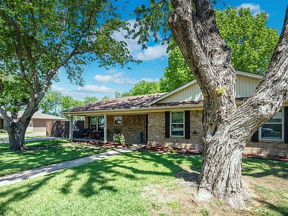 2nd image of 1906 Spring Valley Dr