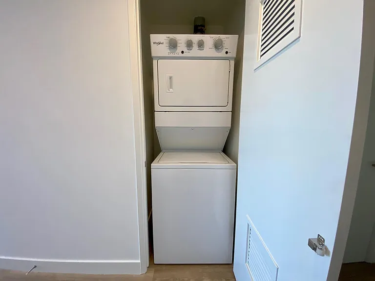 5300 W Adams Blvd #303 — Photo 13