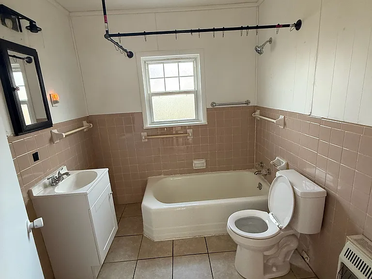 1521 N Park Ave — Photo 5