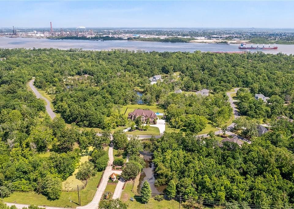2nd image of 37 Arbor Ln