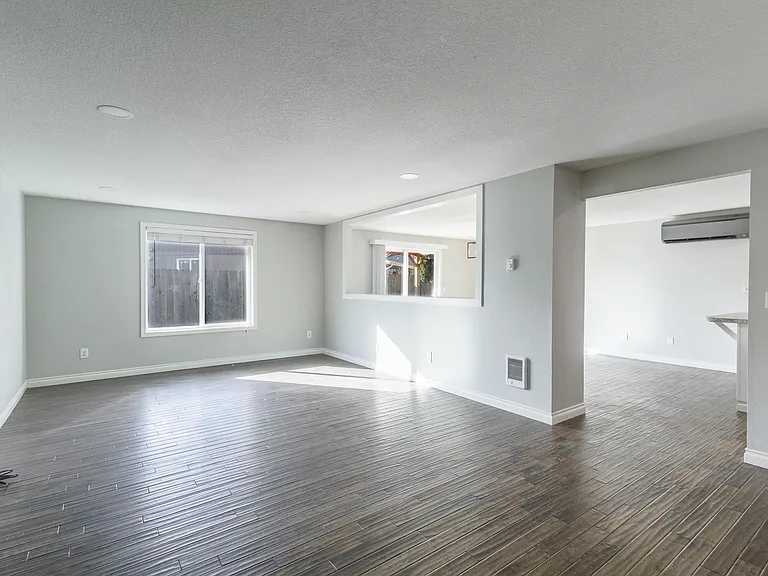 8400 NE 157th Ave — Photo 5