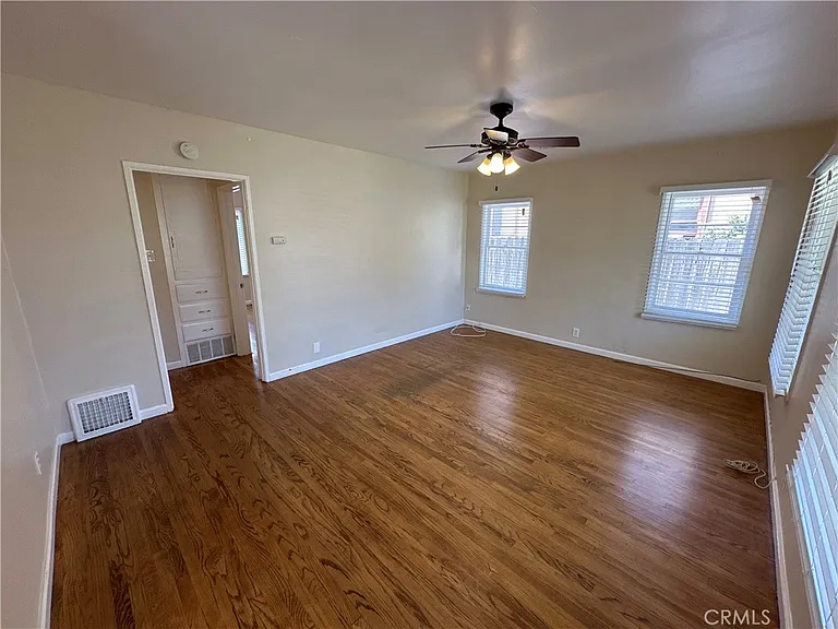 210 S Bush St — Photo 14
