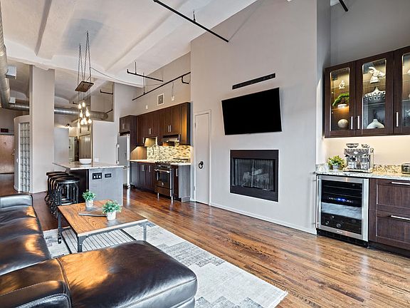 3rd image of 1000 W Washington Blvd Unit 420