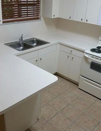 5th image of 2731 NE 3rd Dr Unit 102