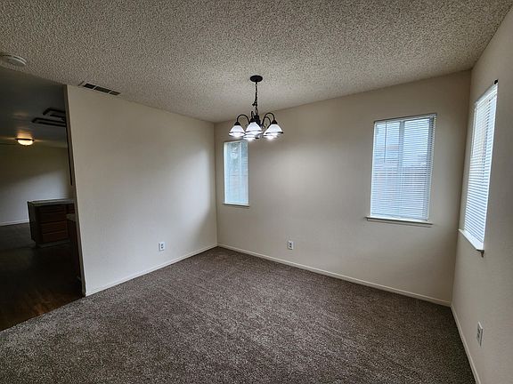 Perfect bonus room with great lighting. It can be anything you want

Oh the posibilities.