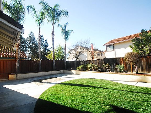 3rd image of 921 Lassen Ct