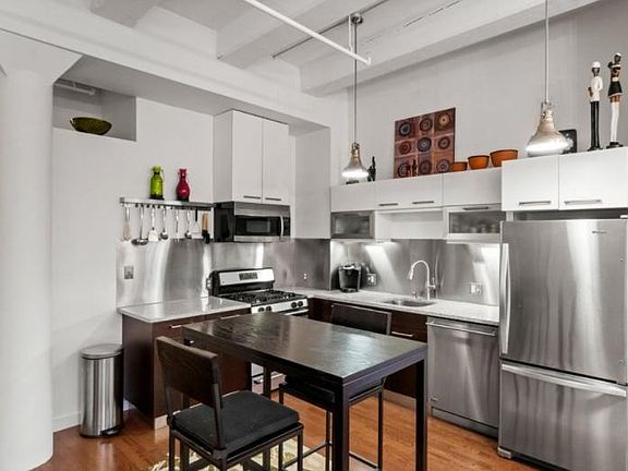 3rd image of 88 Kingston St Unit 3E