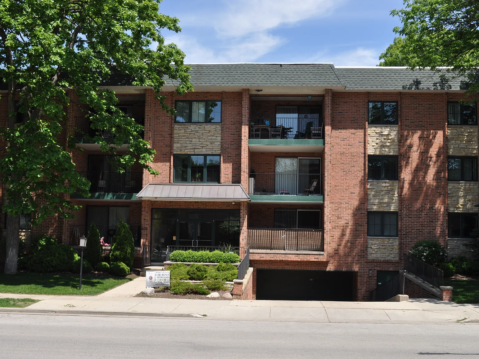 2 bed, 1000 sqft, $1,750 — Photo 3