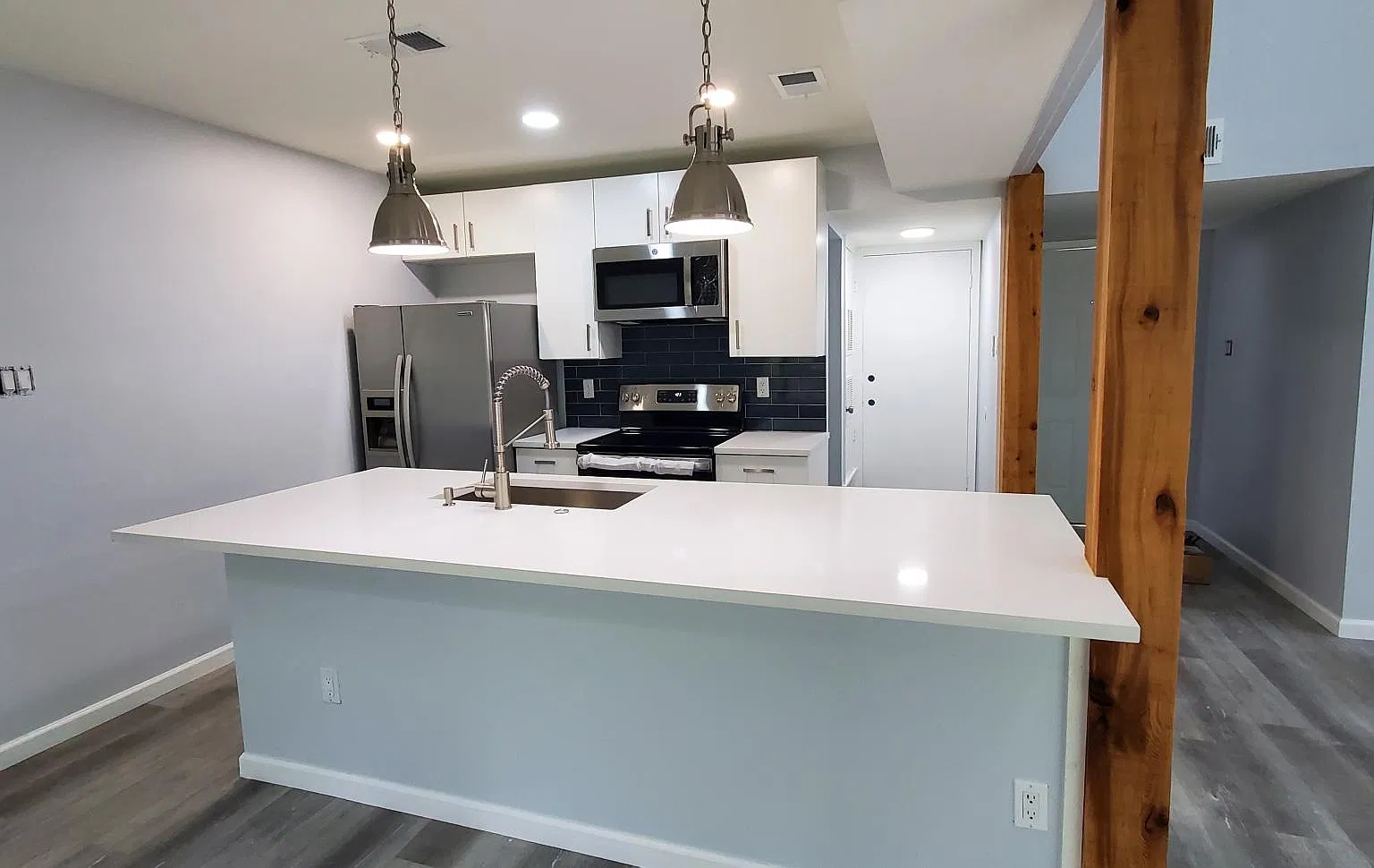 6818 Thorncliffe Dr — Photo 4