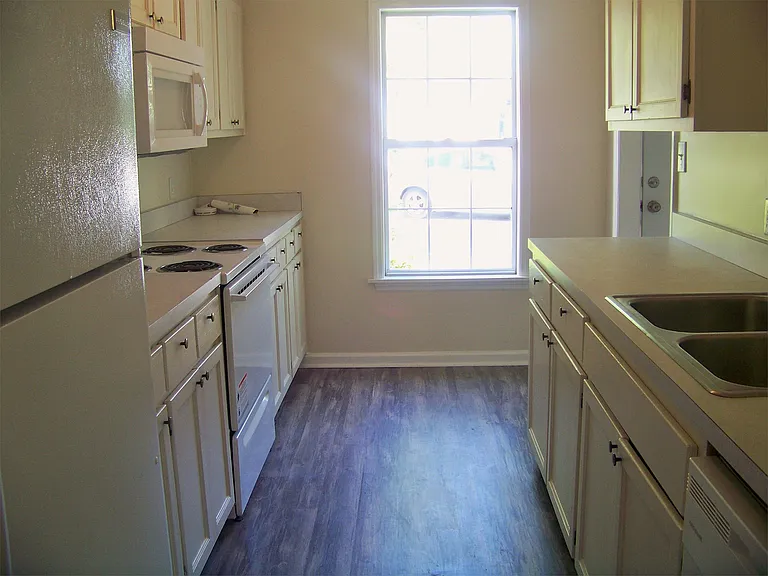 108 Christopher Ct — Photo 6