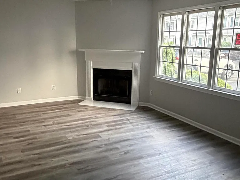 3803 Sterling Pointe Dr — Photo 2