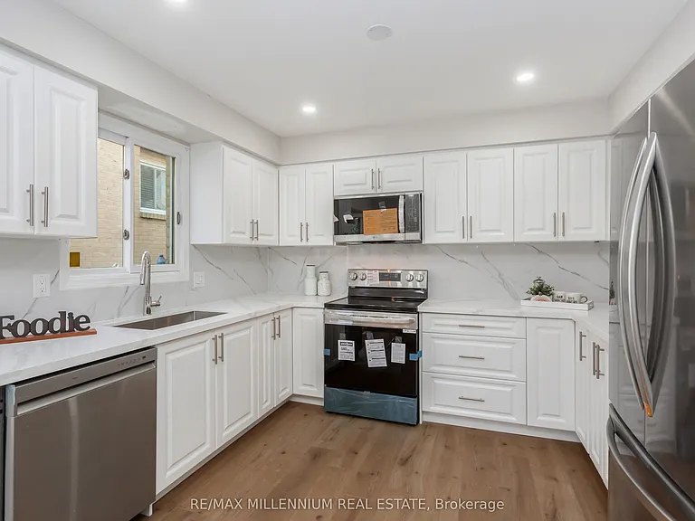 61 Mistywood Dr #UPPER — Photo 10